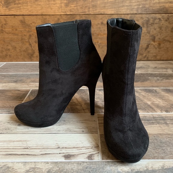 NWOT Michael Antonio Black Platform Booties - Picture 2 of 6